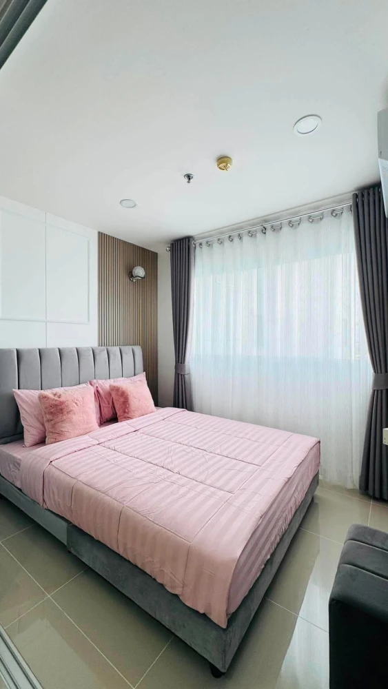 For rent: Lumpini Condotown North Pattaya Sukhumvit. Beautifully decorated unit with high-quality built-in furniture. Don't miss out!