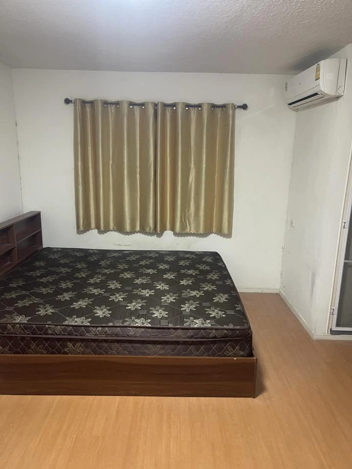 For rent: Lumpini CondoTown Romklao – Suvarnabhumi, a nice room with complete furniture. Just bring your bags and move in.