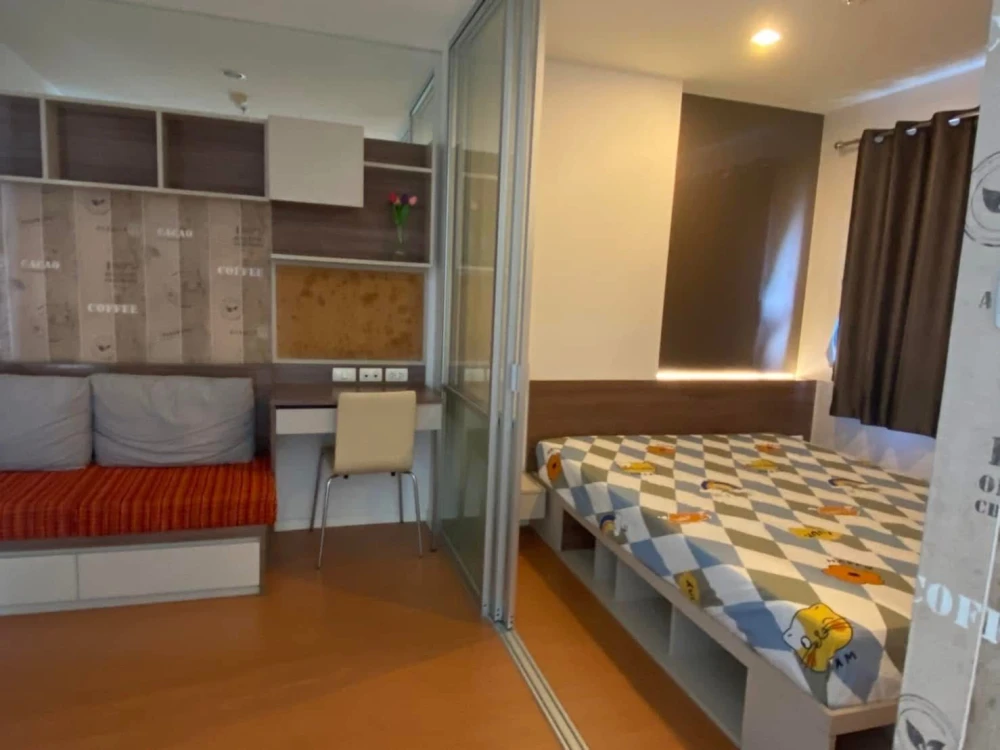 For rent: Lumpini Mega City Bangna, a nice room on the 9th floor with nice wallpaper and fully furnished. Don't miss out!