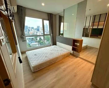 For rent: Lumpini Park Vibhavadi-Chatuchak, corner unit, 12th floor, north facing (not hot), with view of Chatuchak Park and the BTS Skytrain. Don't m