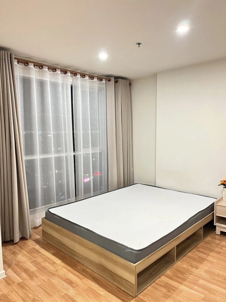For rent: Lumpini Park Boromratchonnanee-Sirindhorn, a comfortable room with fully furnished and a beautiful city view. Reserve now!