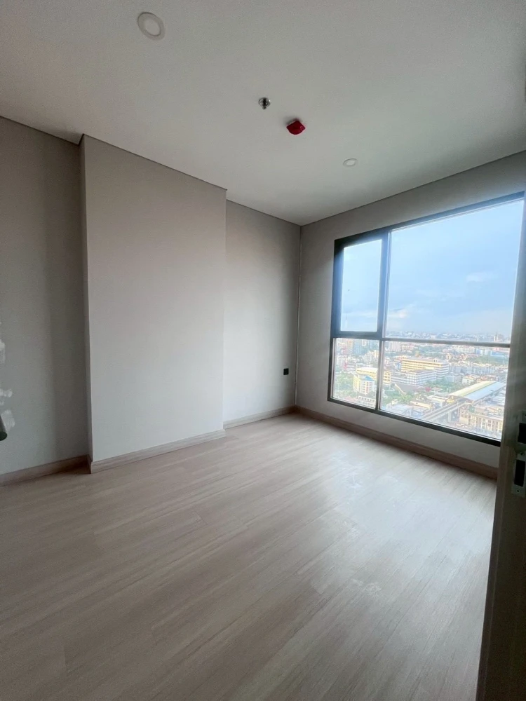 For rent: Lumpini Park Phahol 32, 28th floor (high floor), very livable. Book now! (Urgent!)