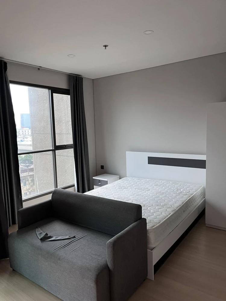 For rent: Lumpini Park Phahol 32, 7th floor, nice room, fully furnished. If you don't book, you'll really miss out.