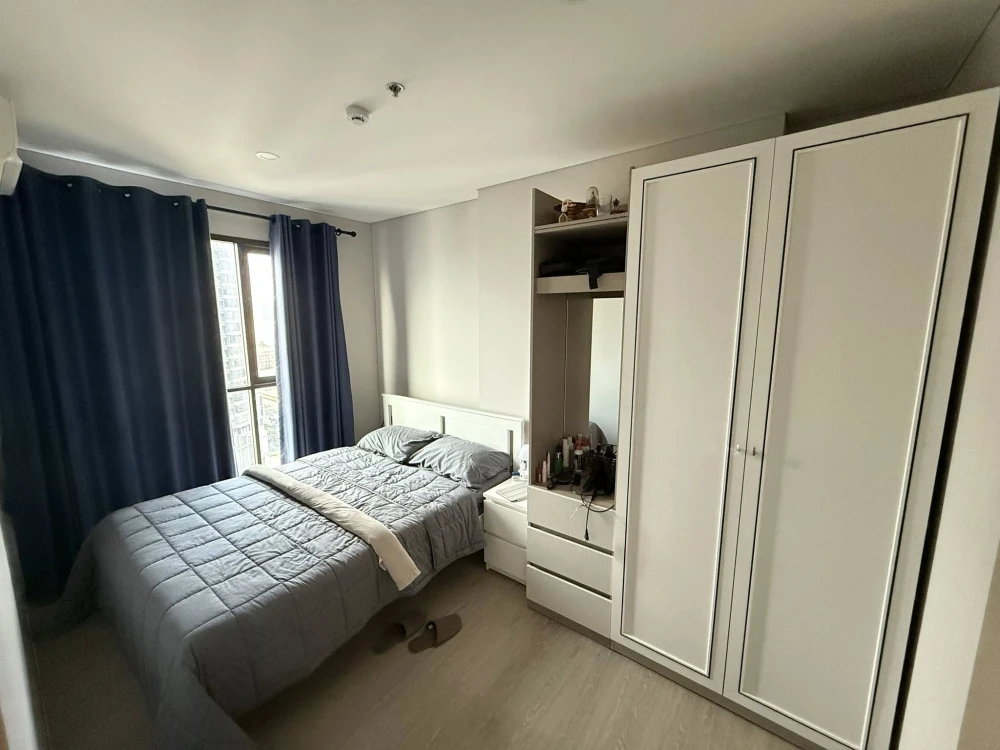 For rent: Lumpini Park Phahol 32, separate bedroom and living room, fully furnished, complete with appliances. Just bring your bags and move in.