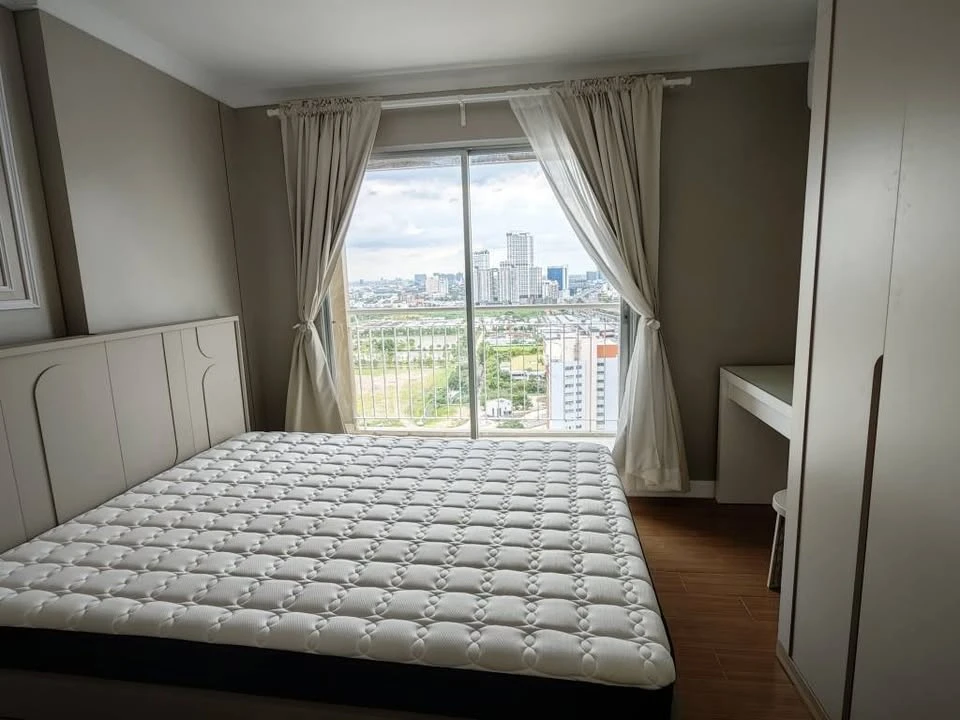 For rent: Lumpini Place Rama 9-Ratchada, panoramic view, decorated in a cozy, minimalist style, simple, warm, with attention to every detail. Reserve