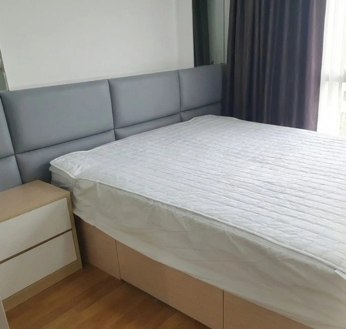For rent: Lumpini Place Ratchayothin. Fully furnished with built-in furniture. Excellent condition. Every space is utilized efficiently. Book now!