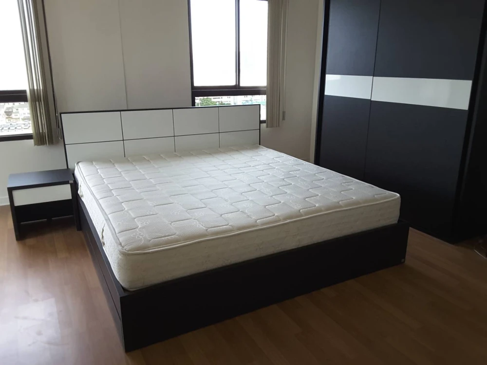 For rent: Lumpini Place Rama 3 - Riverview, spacious room, comfortable living, high floor, hurry and reserve now before it's too late.