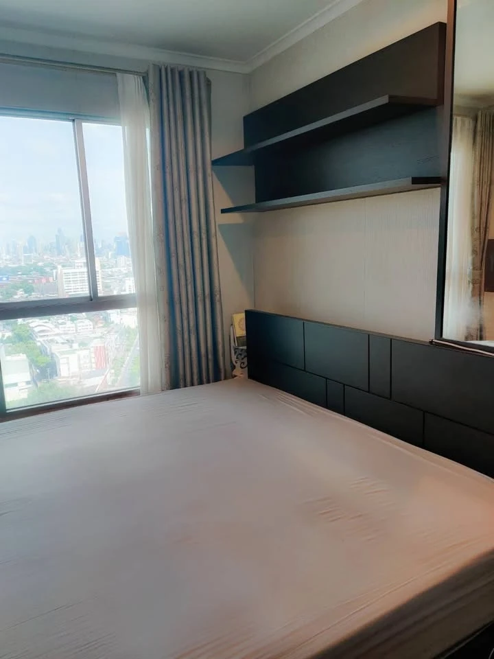 For rent Lumpini Place Rama 4 - Kluaynamthai, top floor, city view from a high angle, fully furnished, hurry and book now.