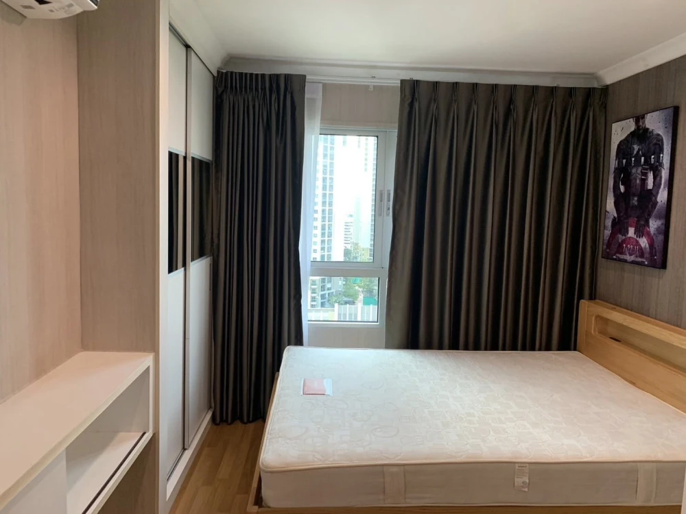 For rent: Lumpini Place Rama 9–Ratchada, 23rd floor, fully furnished, very livable. Book now! (Urgent!)
