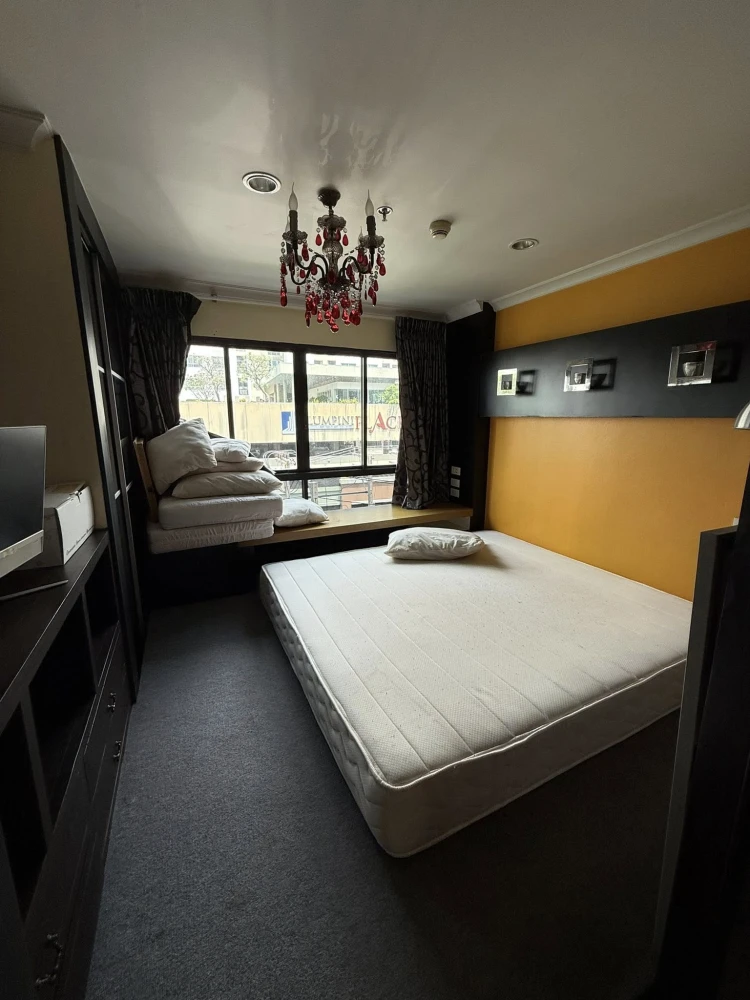 For rent: Lumpini Place Rama VIII, beautifully decorated unit with a coordinated color scheme, featuring a large, inviting red sofa. Don't miss out!