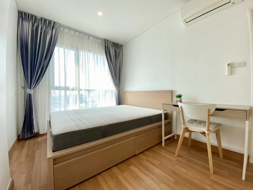 For rent: Lumpini Place Ratchada-Sathu. A lovely room with complete furnishings. Book now!