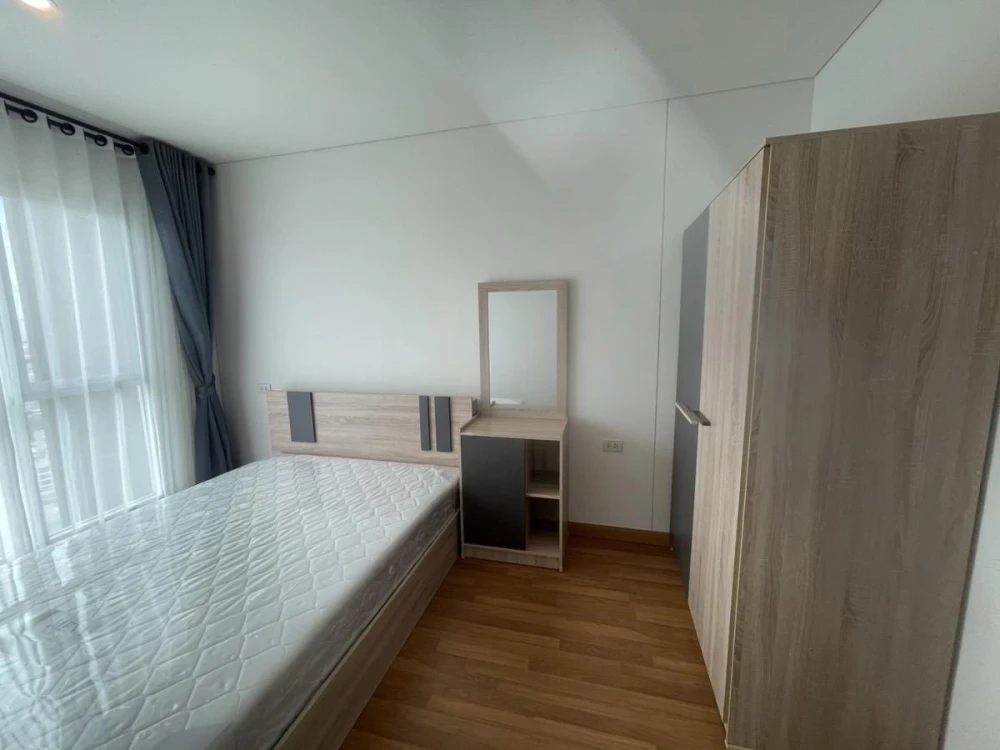 For rent: Lumpini Place Ratchada-Sathu, ready to move in, 26th floor, city view, great price, you definitely can't miss it.