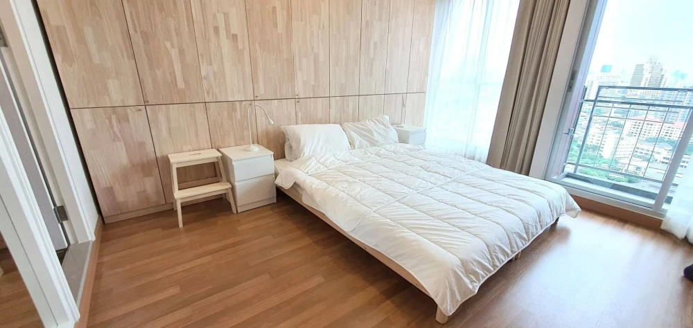 Studio apartment for rent at Lumpini Place Ratchada-Sathu. Fully furnished. Just bring your bags and move in!