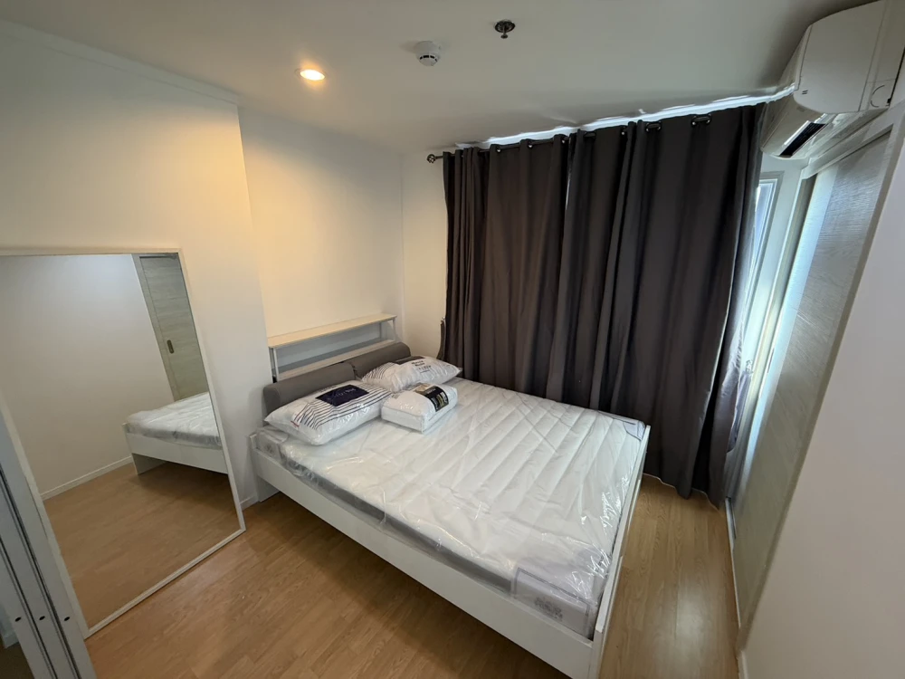 For rent: Lumpini Place Srinakarin-Huamak Station. A comfortable room, fully furnished with all amenities. Book now!