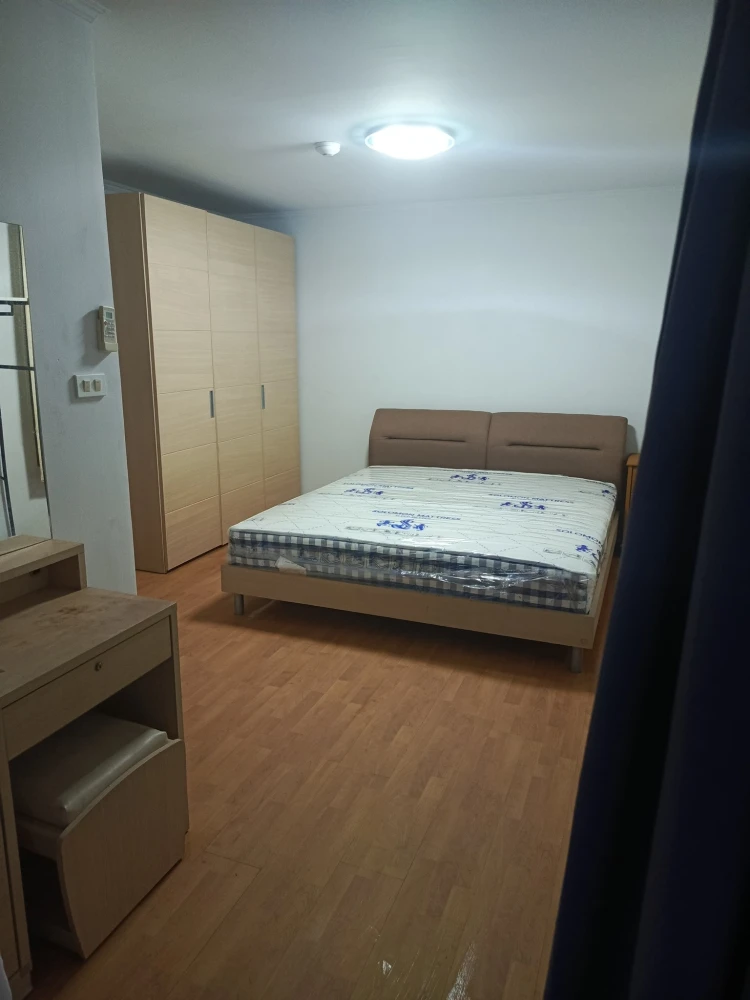 For rent: Lumpini Place Suanplu-Sathorn, spacious room, ready to move in, fully furnished, reserve now.
