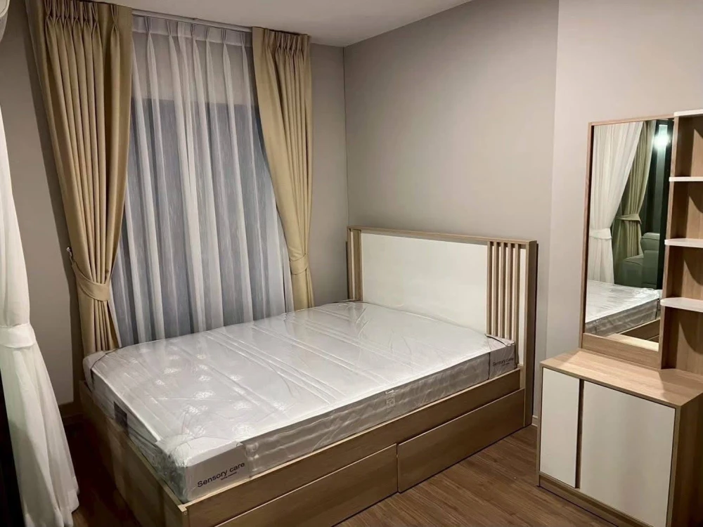 For rent: Lumpini Selected Charan 65 - Sirindhorn Station. Nice room on the 8th floor with pool view. Fully furnished. Book now!