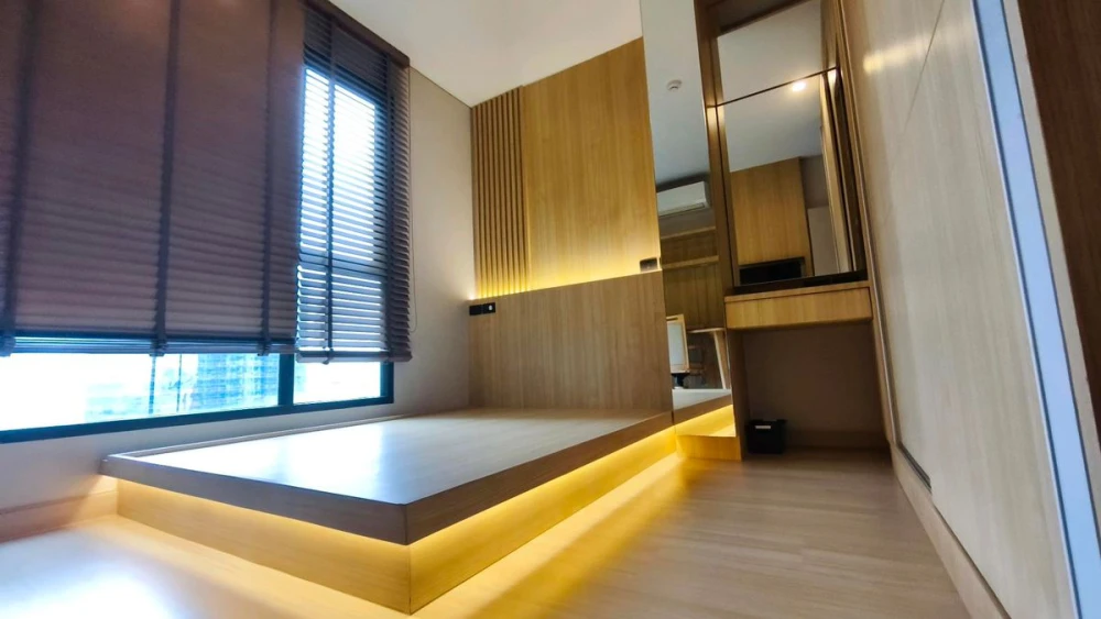 For rent: Lumpini Suite Phetchaburi-Makkasan, 24th floor, nice room, fully furnished, reserve now!