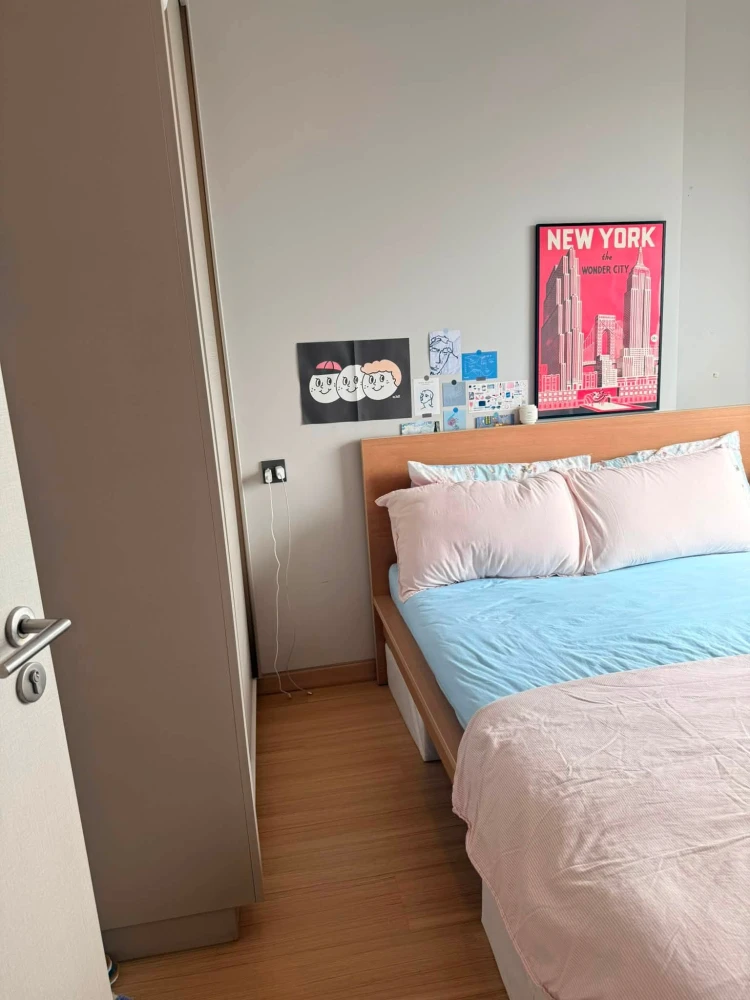 For rent: Lumpini Suite Phetchaburi-Makkasan. A lovely room with full furnishings and a view of the Baiyoke Tower. Don't miss out!