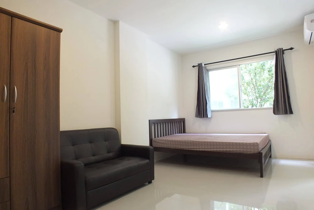 For rent: Lumpini Township Rangsit Klong 1, 1st floor unit, fully furnished. Just bring your bags and move in!