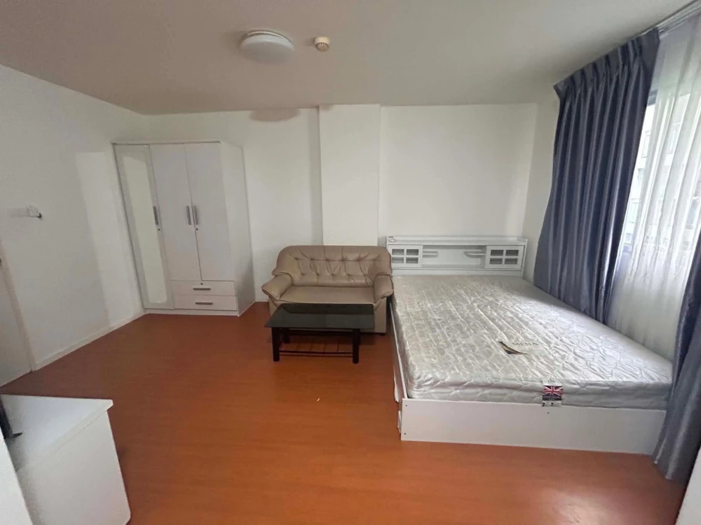For rent: Lumpini Township Rangsit Klong 1, 3rd floor unit. Great location, convenient transportation, fully furnished. Book now!