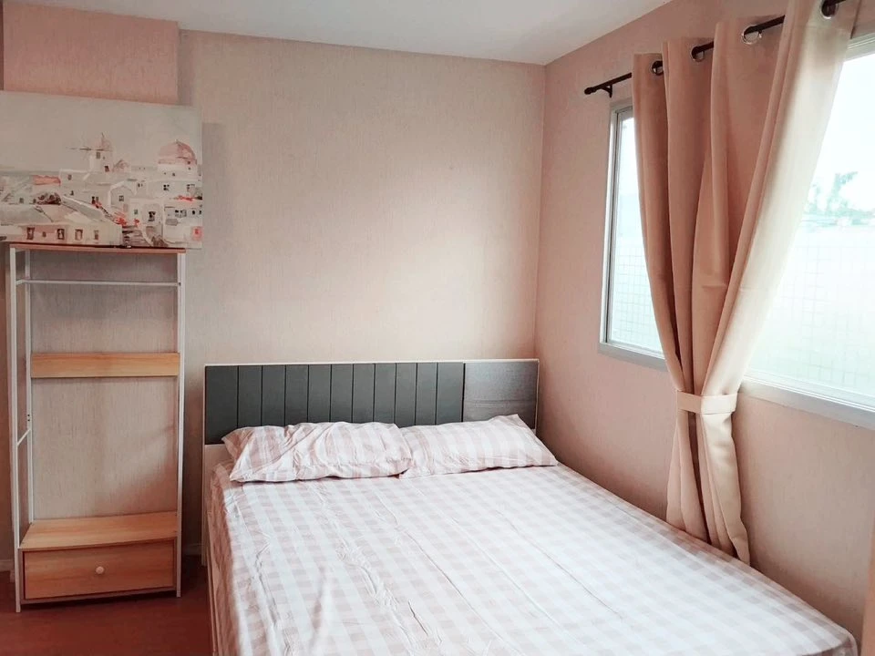 For rent: Lumpini Township Rangsit Klong 1, 1 comfortable room, 3rd floor, fully furnished, just bring your bags and move in.