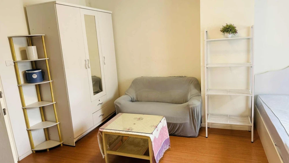 For rent: Lumpini Township Rangsit Klong 1, corner unit, quiet area, 6th floor, fully furnished. Book now!