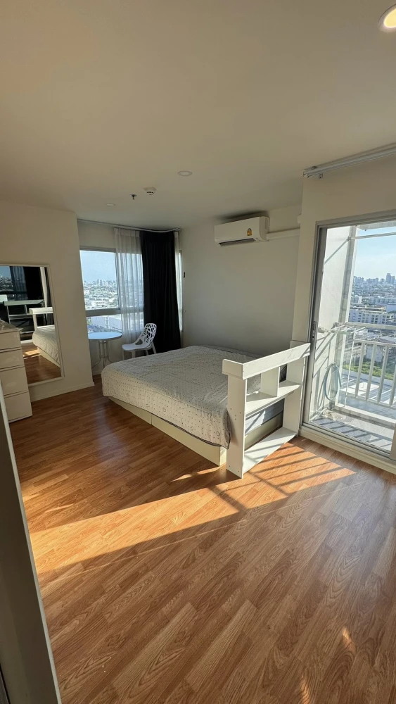 For rent: Lumpini Ville Pattanakarn-Srinakarin, ready-to-move-in unit, high floor, stunning panoramic views. Book now!