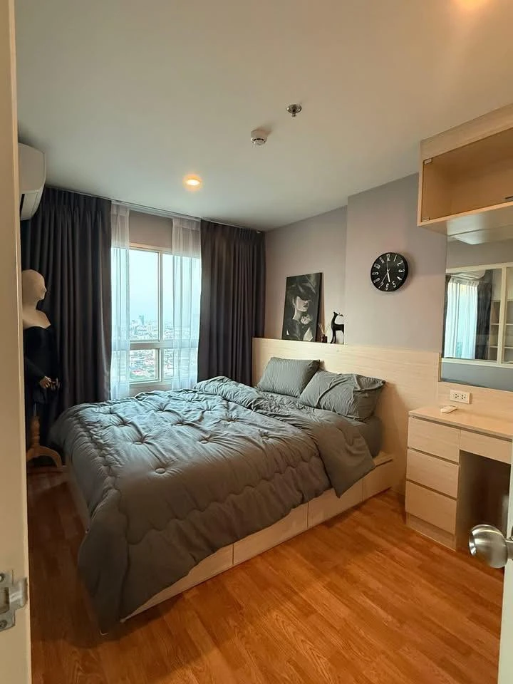 For rent: Lumpini Ville Pattanakarn-Srinakarin. Beautifully decorated room with wallpaper throughout. Just bring your bags and move in!