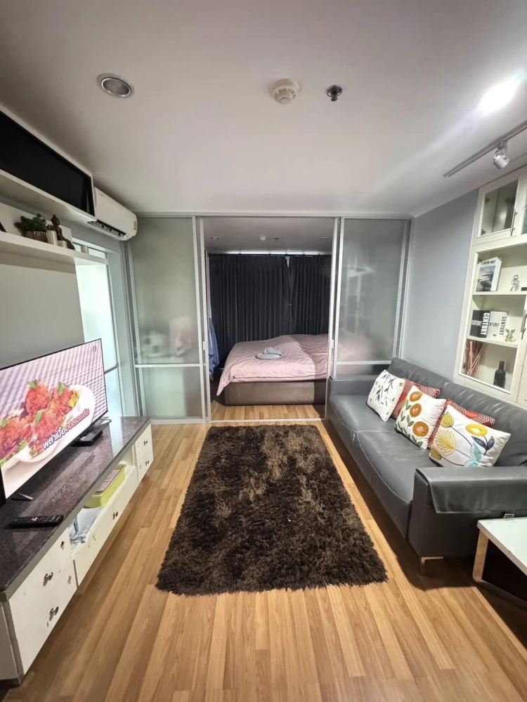 For rent: Lumpini Ville Ramintra - Laksi. Nice room on the 4th floor with a pool view; unblocked. What are you waiting for?