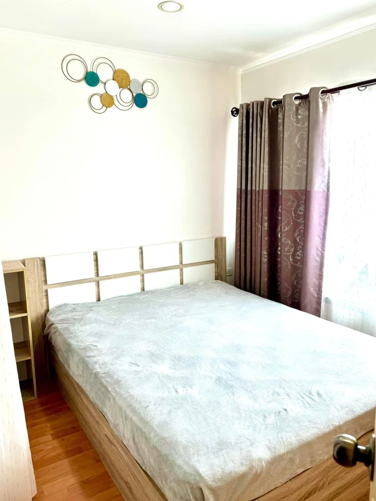 For rent: Lumpini Ville Ramkhamhaeng 44, a lovely room with complete furniture. Don't miss out on this great deal!