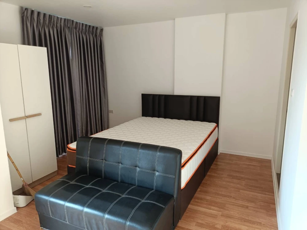 For rent: Lumpini Ville Sukhumvit 101/1-Punnawithi. Nice room, great location, convenient transportation. Just bring your bags and move in!