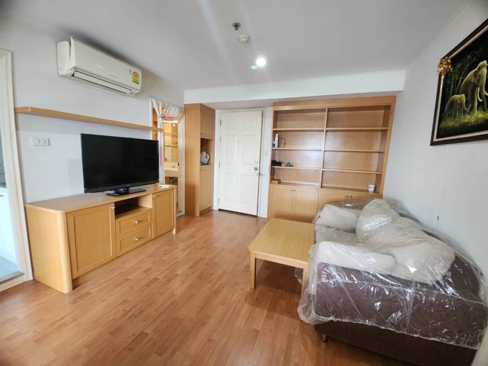 For rent: Lumpini Ville Sukhumvit 77, 21st floor, comes with complete furniture and appliances. Reserve now.