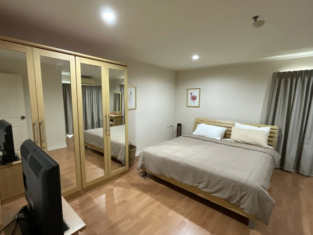 For rent: Lumpini Ville Sukhumvit 77, spacious room with plenty of usable space, fully furnished and equipped with amenities. Reserve now!