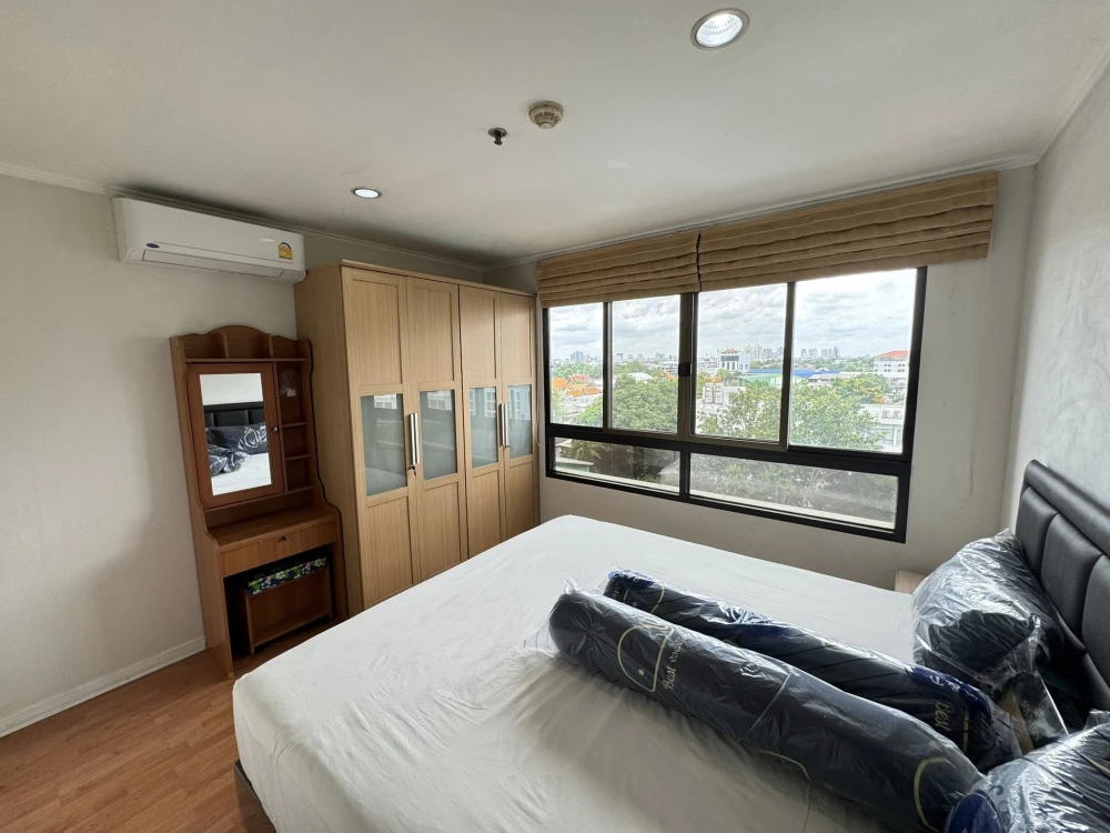 For rent Lumpini Ville Sukhumvit 77, a nice room, comes with furniture and complete facilities. Book now.