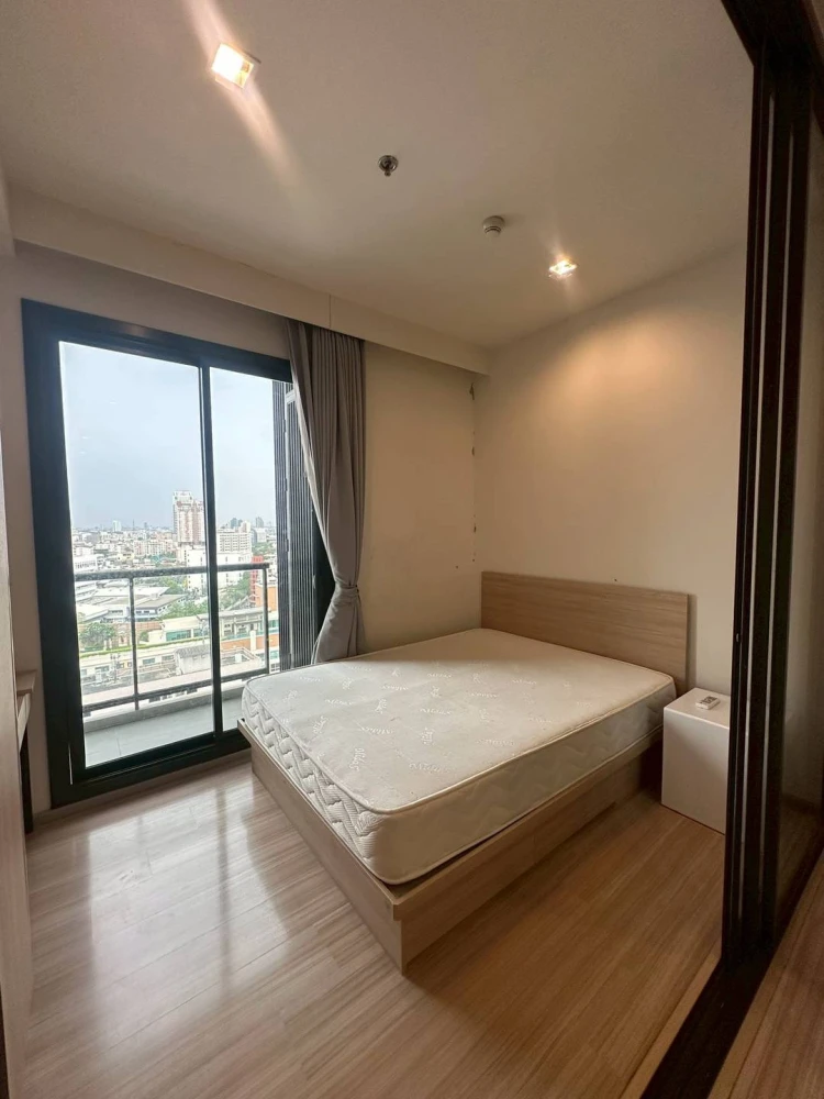 For rent M Jatujak has a complete set of furniture. Pets are allowed. Pet lovers, don't miss out. Hurry and book now.