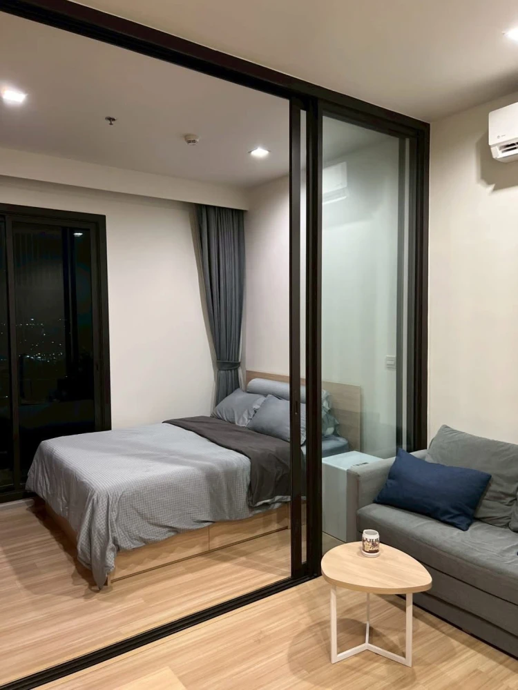 M Jatujak condo for rent. Very high floor. Pets allowed. Fully furnished with appliances. Book now!
