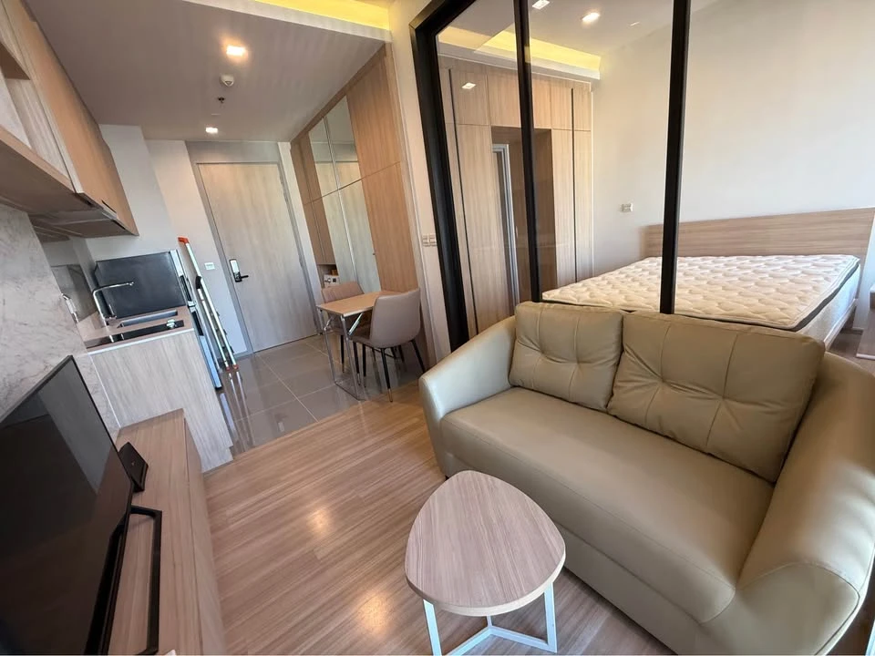 M Jatujak Condo for rent, fully furnished, Building B, 10th floor. Complete amenities. Ready to move in!