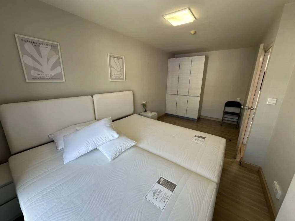 For rent: M Society, spacious room, lots of usable space, complete with furniture and electrical appliances, just bring your bags and move in.
