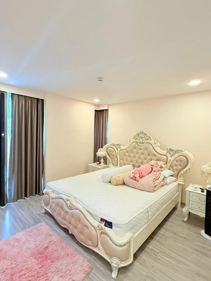 For sale or rent: Maestro 14 Siam-Rajdhevee, 8th floor, corner unit. Beautifully furnished. Book now!