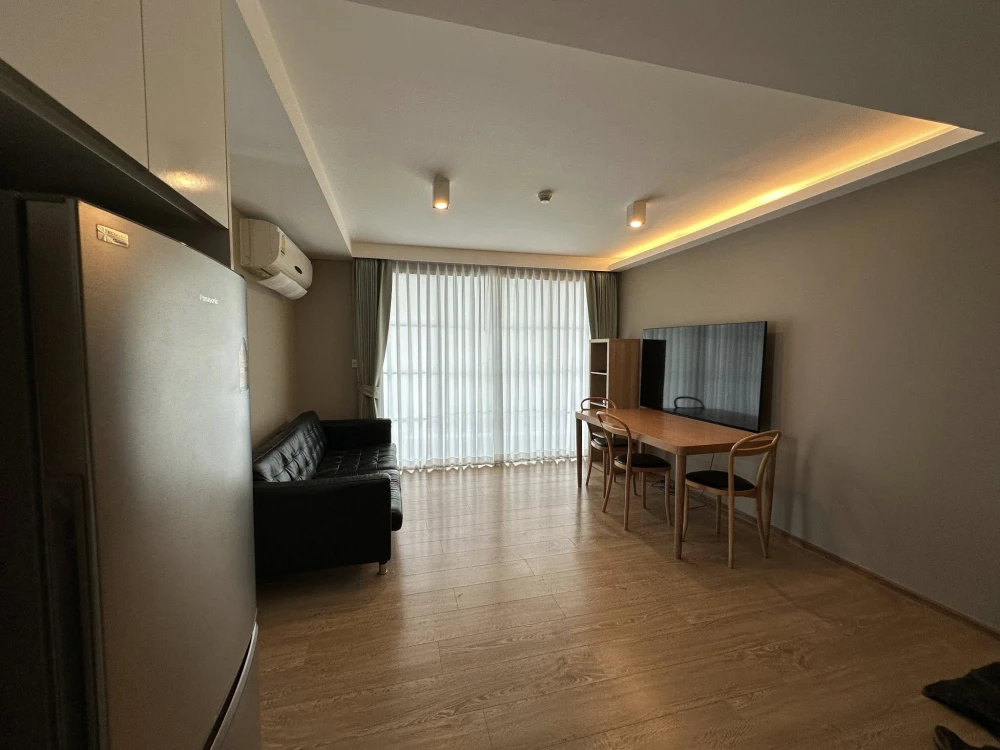 Maestro 39 for rent, corner room with balcony and open view, pet friendly, animal lovers must not miss.
