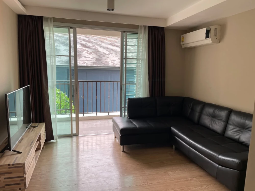 For rent Maestro 39, corner room, very quiet, suitable for relaxation, pets allowed, animal lovers must not miss.