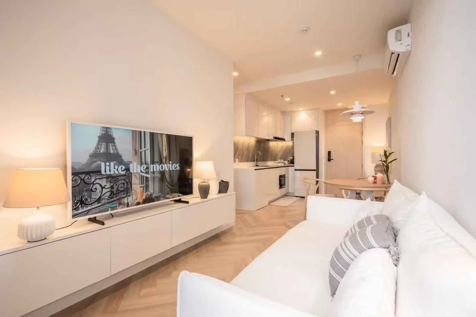 For rent: Maru Ekkamai 2, 10th floor, beautiful room, fully furnished, nice to live in, reserve now, don't miss out.