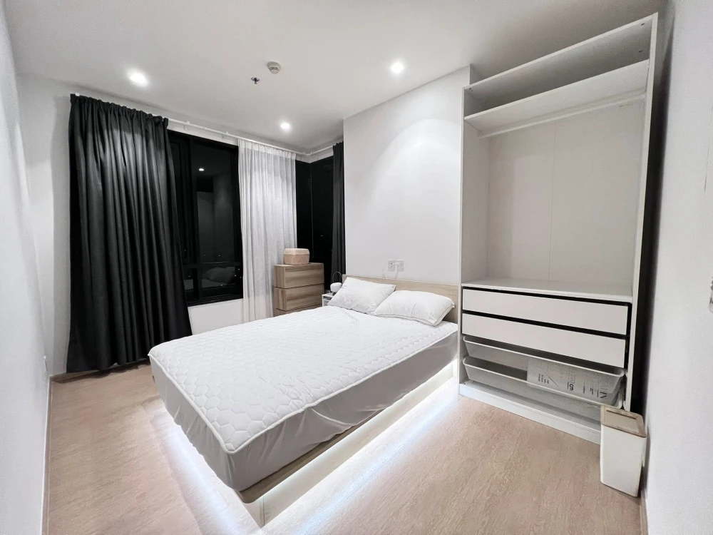 For rent: Maru Ekkamai 2 bedrooms, corner room, not attached to other walls, can use soundproofing, open view, no tall buildings blocking, 2 bedrooms,