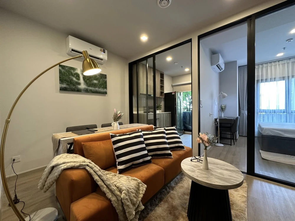 For rent: Metris District Ladprao. Beautifully decorated in a modern cozy style, warm and inviting like home. Ready to welcome you and your beloved pe