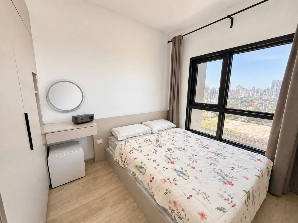 For rent: Metris Pattanakarn, pet-friendly, 18th floor, unobstructed city view, ready to move in.