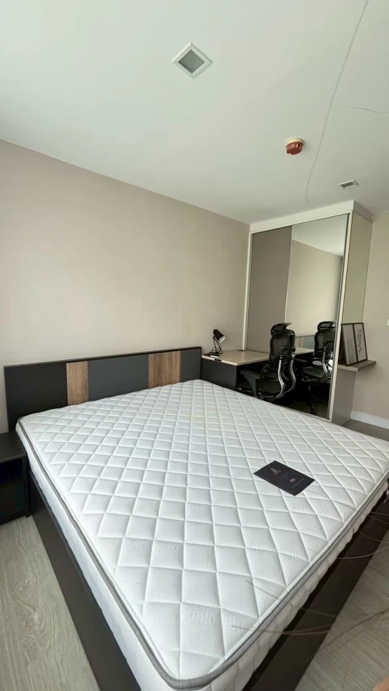 For rent: Metro Luxe Ratchada, 4th floor, fully furnished unit. Very comfortable and ready to move in. Book now! Don't miss out!
