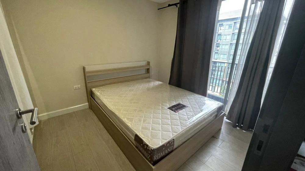 For rent: Metro Luxe Rose Gold Phahol-Sutthisan, spacious room with plenty of usable space, comes fully furnished, reserve now!