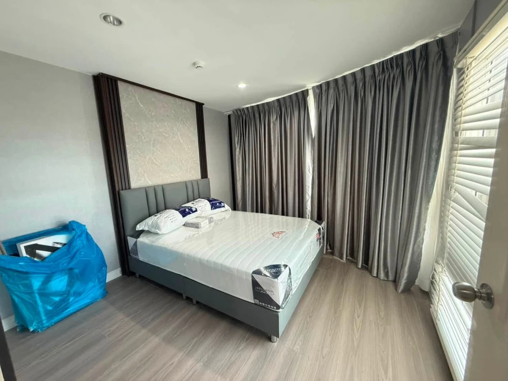 For rent: Miami Bangpu. Spacious room with ample usable space, minimalist design, and high-quality built-in furniture. Book now!
