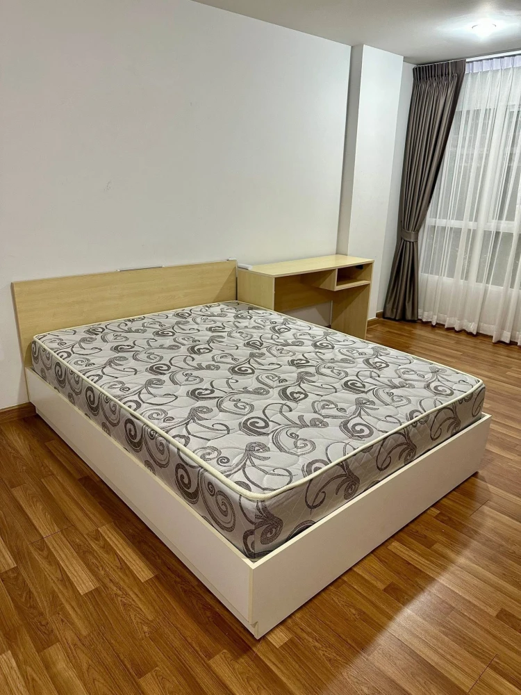 For rent: Miami Bangpu, a lovely room on the 4th floor, fully furnished, with a garden view. Just bring your bags and move in!