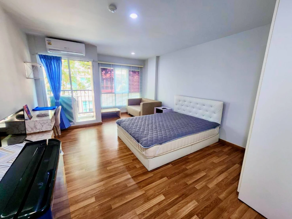 For rent: Miami Bangpu, a lovely room with complete furniture and appliances. Just bring your bags and move in!